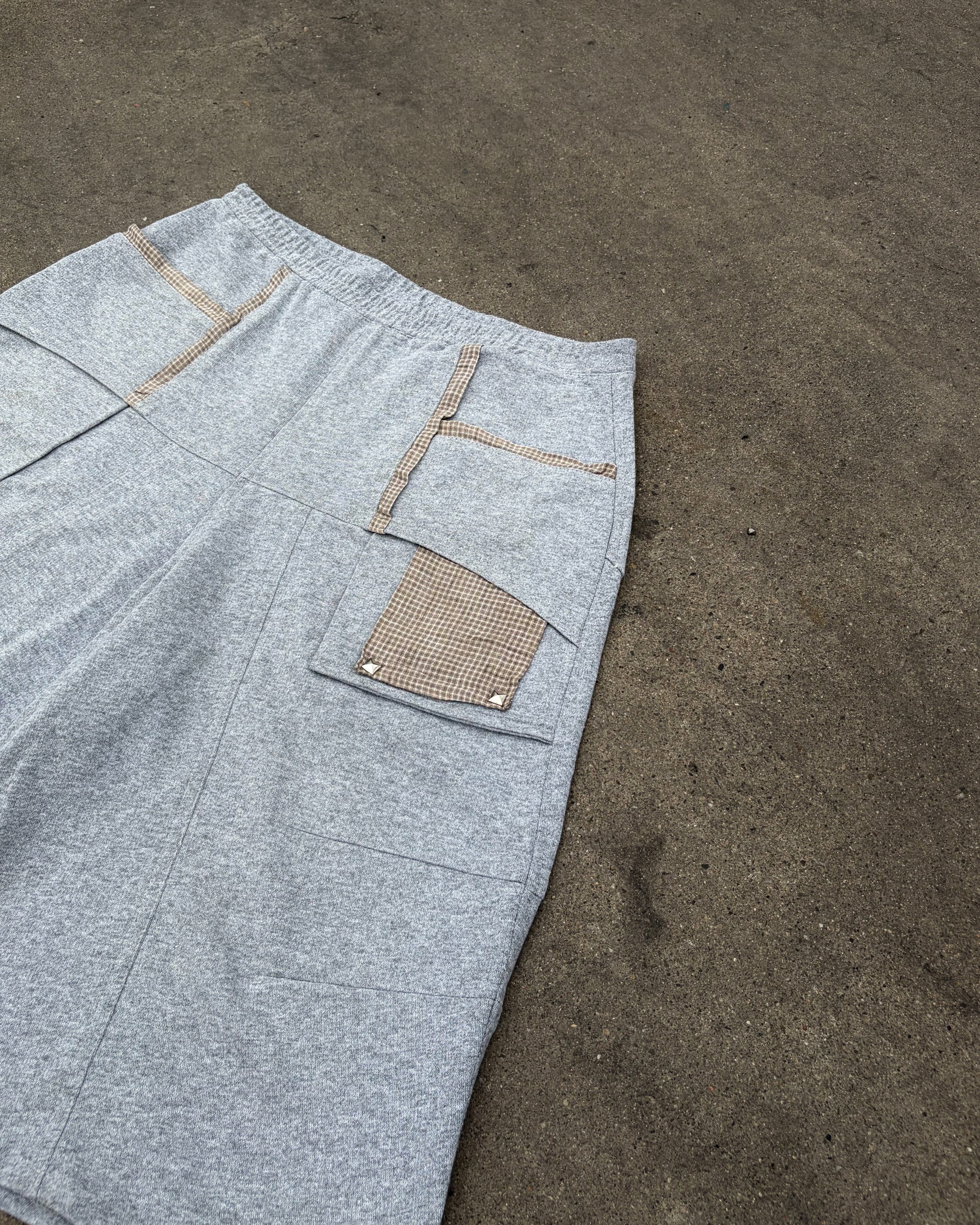 Etiqueta cosida Lassor en la bermuda Panel Pocket Jorts