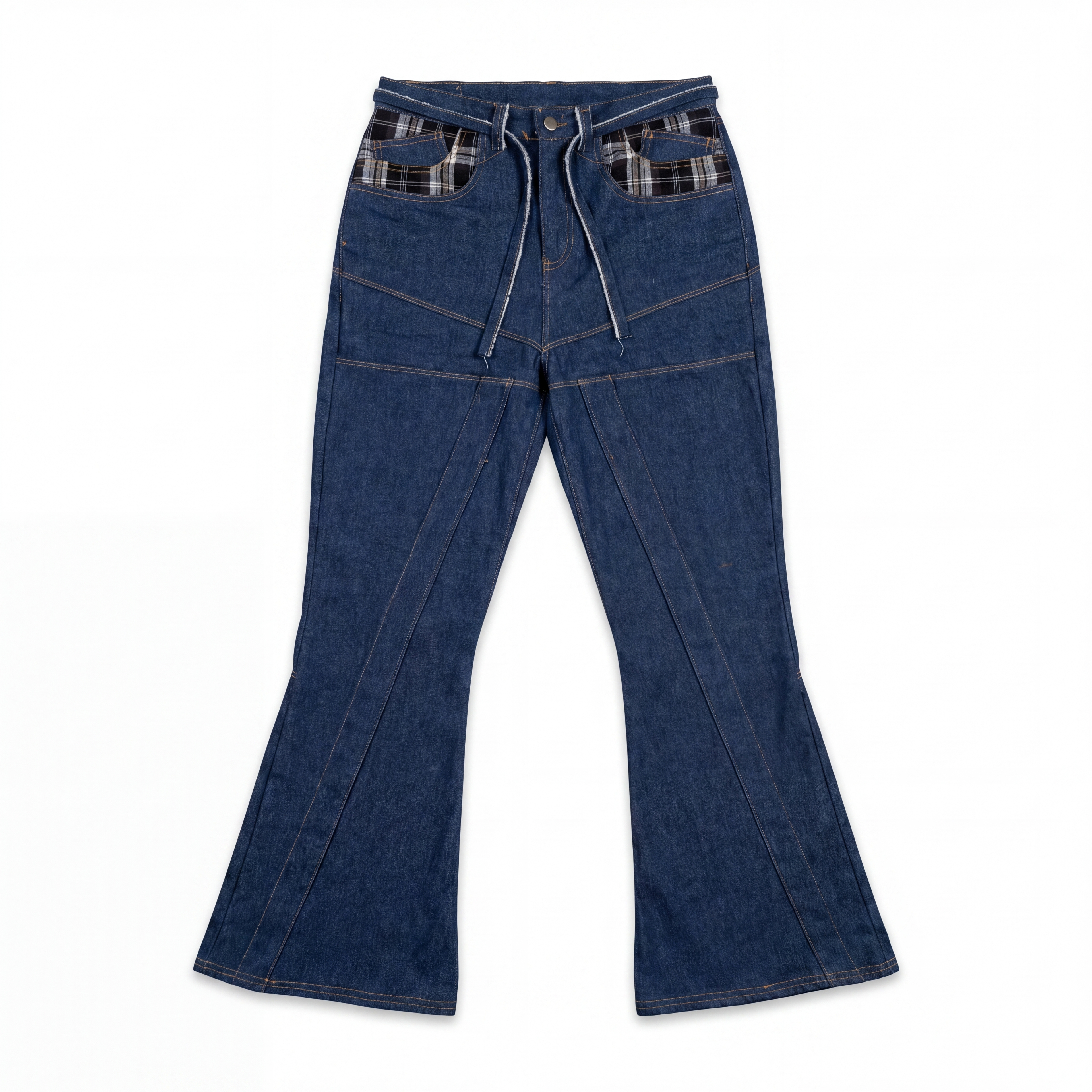 Vaqueros raw denim acampanados con parches de tartán